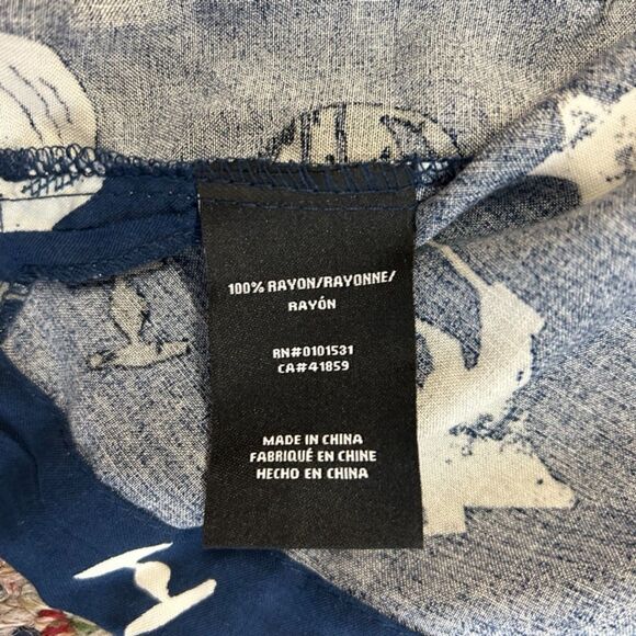 Star Wars NWT Navy Icon Print Short Sleeve Button Front Shirt Size M - Picture 5 of 12